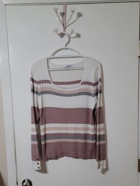 Liz Claiborne Cream Ribbed Scoop Neck Top with Maroon Stripe